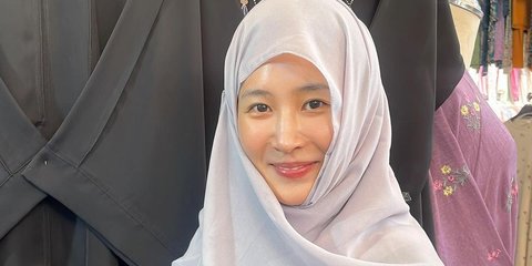 Yuri SNSD Tampil Pakai Jilbab di Arab Saudi, Netizen Gemes Mau Benerin Jilbabnya