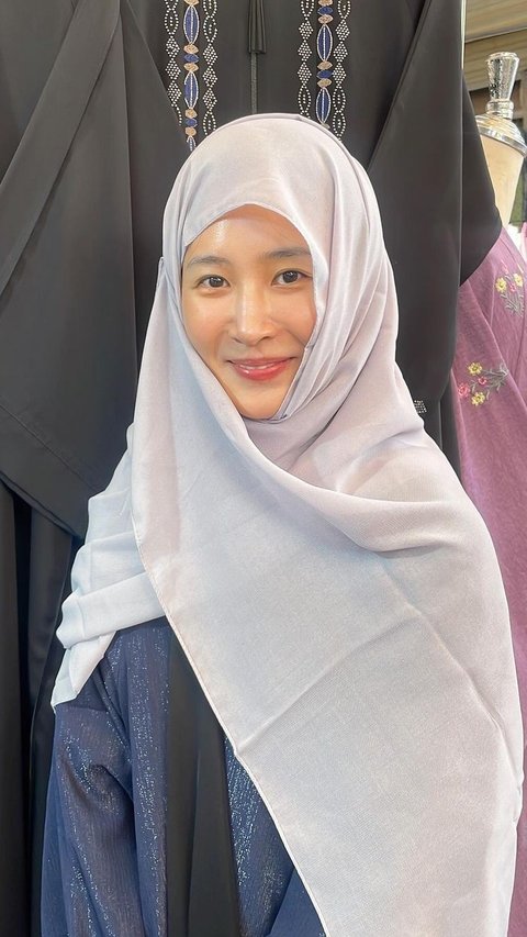 Yuri SNSD Tampil Pakai Jilbab di Arab Saudi, Netizen Gemes Mau Benerin Jilbabnya