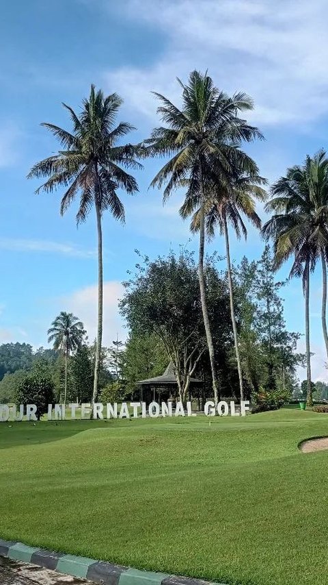 Viral Ramai-Ramai Caddy Lapangan Golf Borobudur Magelang Menangis Dirumahkan karena Masih Ada Tenda Retreat Menteri Prabowo