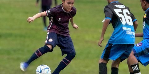 Tomboi Abis, Potret Keren Kala Madali Anak Zaskia Adya Mecca saat Tanding Bola Bersama Laki-laki di Lapangan