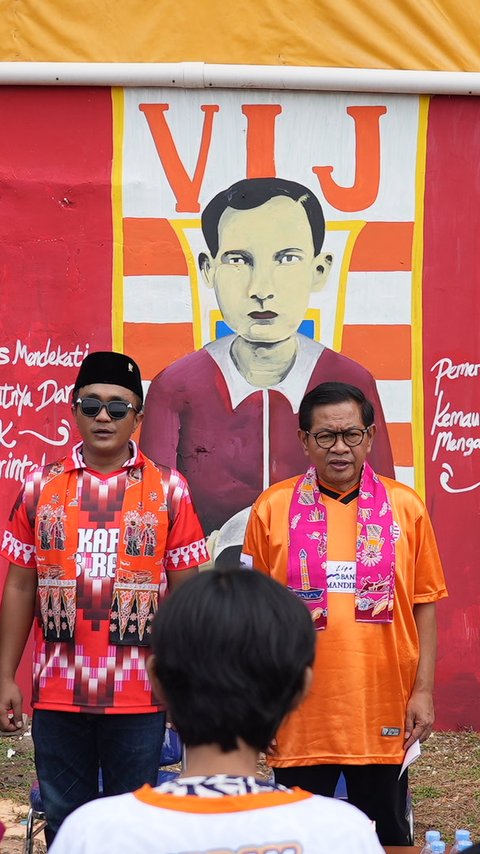 Pakai Baju Persija, Pramono Janji Renovasi Stadion VIJ Jadi Base Camp 'Macan Kemayoran'