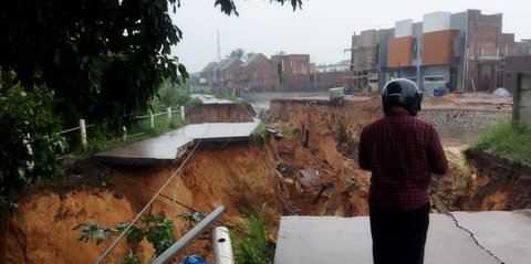 Jalan Alternatif Penghubung Tangerang dan Kabupate Bogor Amblas