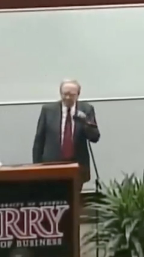 Terungkap Cara Warren Buffett Ngetes Mic saat Jadi Pembicara Seminar, Beda Memang Kalau Orang Kaya