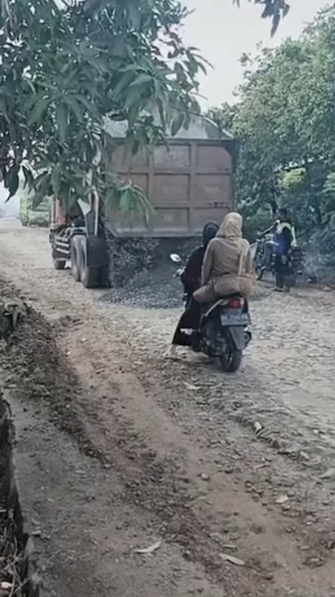 Ramai di Medsos Jalan Desa Tiba-tiba Banyak yang Diaspal, Warga Kaget tapi Senang