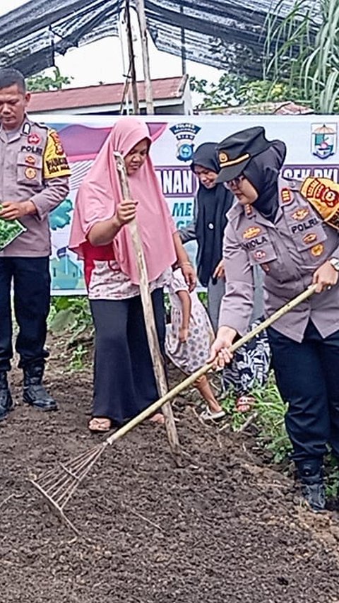 Program Asta Cita, Polisi Tanam Sayur Sambil Ingatkan Warga Hati-Hati Sikapi Isu Sensitif Selama Pilkada