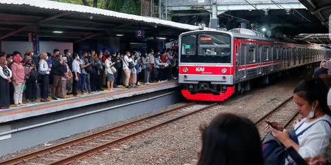 Viral Pria Ini Ketahuan Berbuat Cabul ke Wanita di KRL