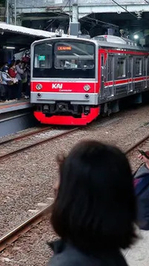 Viral Pria Ini Ketahuan Berbuat Cabul ke Wanita di KRL