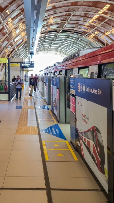 Musim Hujan Tiba, Kini Ada Fasilitas Pengering Payung di 17 Stasiun LRT Jabodebek