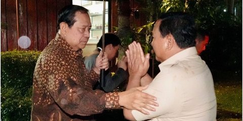 Helm PBB dan Simbol Bapak Perdamaian Dunia untuk SBY