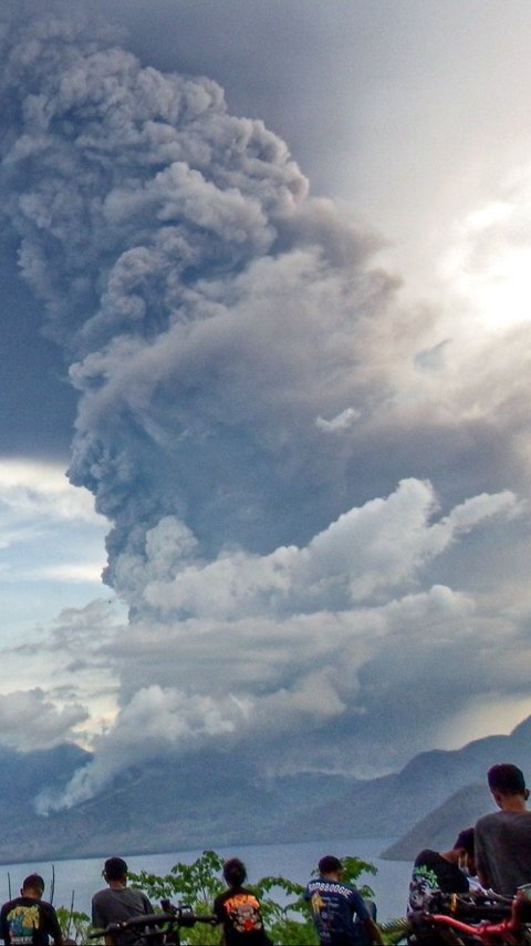 FOTO: Dahsyatnya Letusan Terbaru Gunung Lewotobi Laki-Laki, Lontarkan Abu Vulkanik Setinggi 4.000 Meter