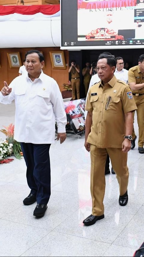 VIDEO: Prabowo Datang Mendadak Bikin Mendagri Tito Terkejut, Tiba-Tiba Ikut Rakor Pengendalian Inflasi