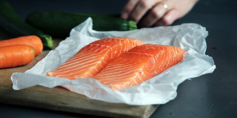 MPASI Ikan Salmon: Resep Kaya Omega-3 untuk Tumbuh Kembang Optimal Bayi Anda