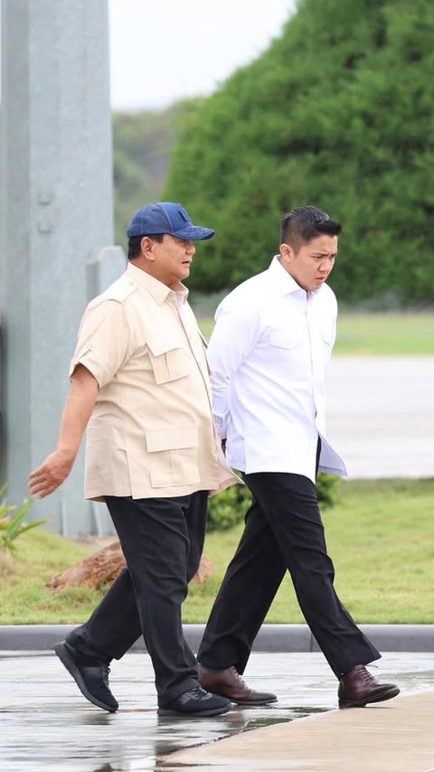 VIDEO: Momen Presiden Prabowo dan Mayor Teddy Kompak Kembaran Topi Hadiri Acara Apel Polri