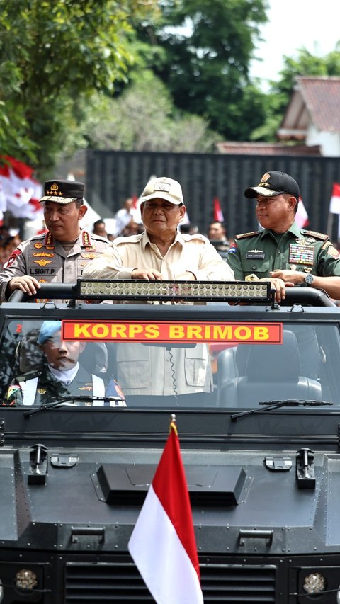 VIDEO: Prabowo Disambut Meriah Naik Maung di Akpol, Dikawal Kapolri & Panglima TNI