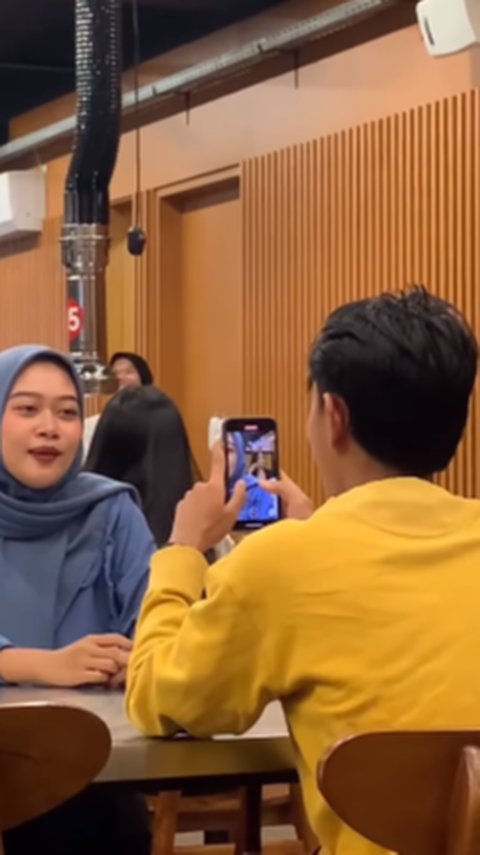 Cewek ini Pose Cantik Divideo sama Cowoknya, Ternyata Sang Pacar Ngerekam Perempuan Lain Bikin Hati Hancur