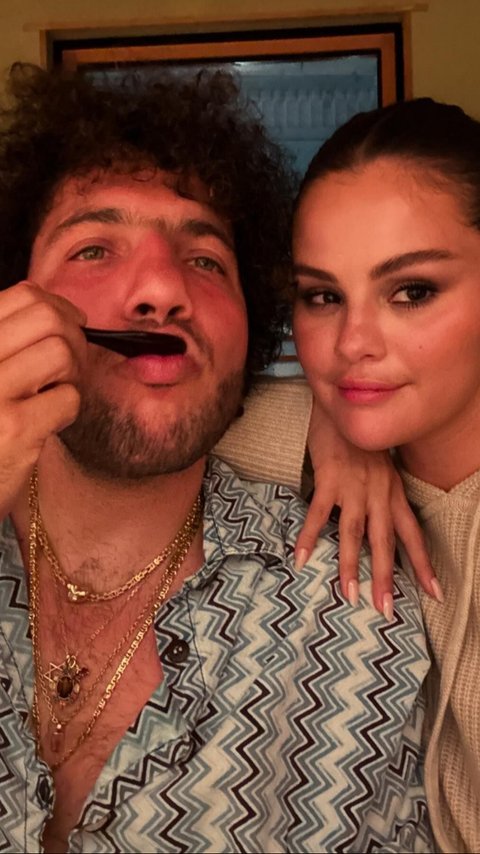 Saja Melamar Selena Gomez, Intip Profil Benny Blanco yang Curi Perhatian