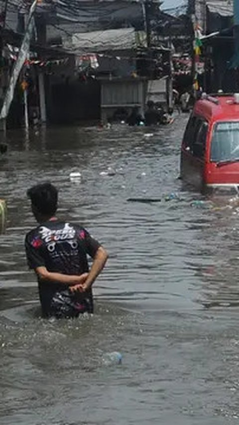 Banjir Rob Kembali Rendam Kawasan Muara Angke Jakarta Utara Tutup Jalur Utama ke Pelabuhan