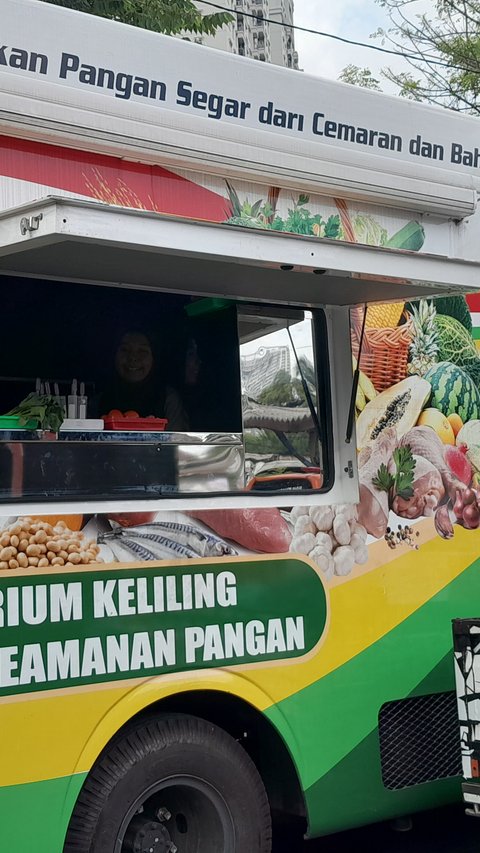 Bapanas dan Pelaku Usaha Pangan Salurkan Bantuan untuk Korban Kebakaran di Kebon Kosong Kemayoran