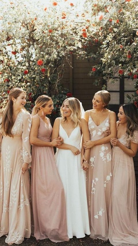 7 Model Baju Bridesmaid yang Elegan untuk Tampil Memukau di Momen Spesial