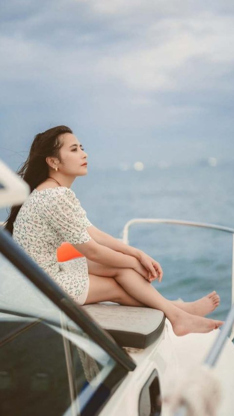 Potret Keren dan Berkelas Prilly Latuconsina Liburan Mewah Pakai Yacht, Bukti Independent Woman yang Sukses Sejak Muda