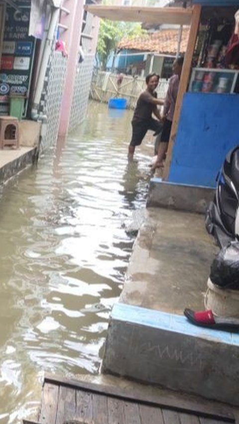 Terdampak Banjir Rob Sejak Pekan Lalu, Warga 4 Desa di Tangerang Mulai Terserang Penyakit dan Butuh Bantuan