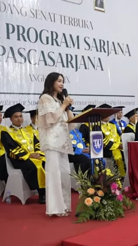 Nagita Slavina Kaget Tiba-tiba Diminta Kata Sambutan saat Wisuda Lala