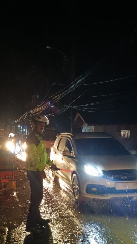 Jalur Garut-Tasik Tertutup Longsor, Polisi Berlakukan Sistem Buka Tutup