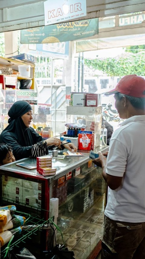 Penerapan PPN 12 Persen Buat Konsumen Beralih dari Alfamart Cs ke Warung Madura? Begini Kata Pengamat