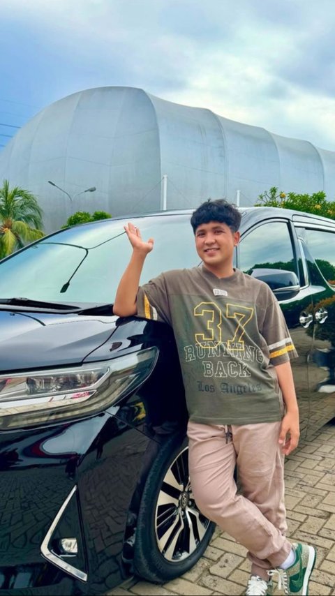 Usai Kerja Keras Banting Tulang di Indonesia, Jirayut Beli Mobil Mewah untuk 'Self Reward'