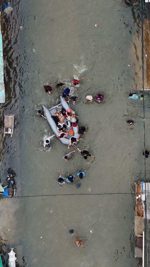 Pj Gubernur Sebut Pembangunan Tanggul Pantai yang Belum Rampung Bikin Jakarta Terendam Banjir Rob