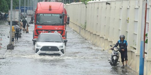 Pemprov Jakarta Tangani Kebocoran Tanggul Pantai Mulai 2025