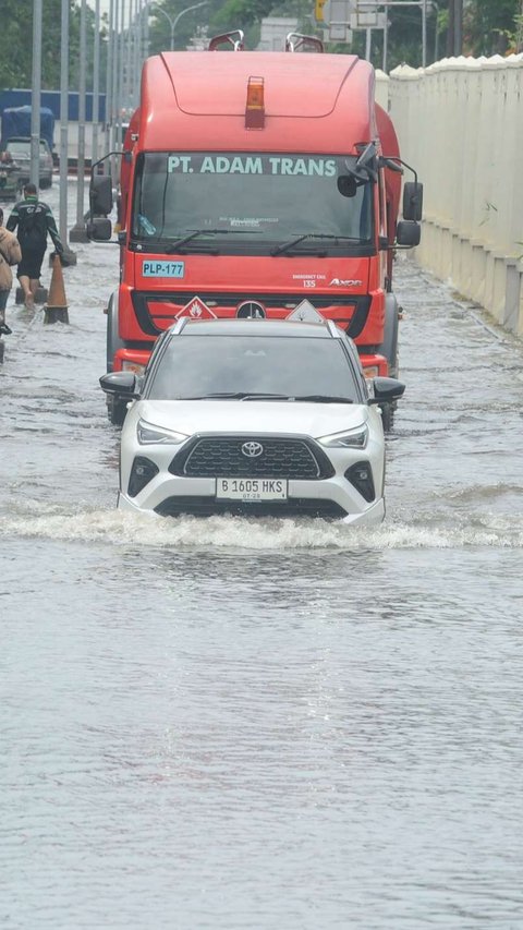 Pemprov Jakarta Tangani Kebocoran Tanggul Pantai Mulai 2025