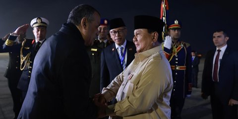 VIDEO: Senyum dan Canda Tawa Gibran Spesial Antar Keberangkatan Prabowo ke Mesir