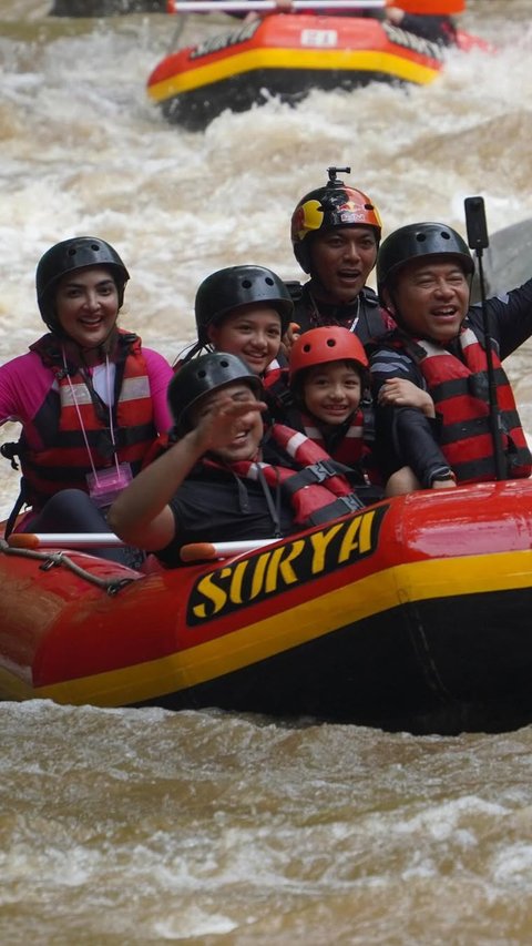 Keluarga Anang Hermansyah Nikmati Momen Seru Liburan di Bali, Rafting hingga Nginap Tenda