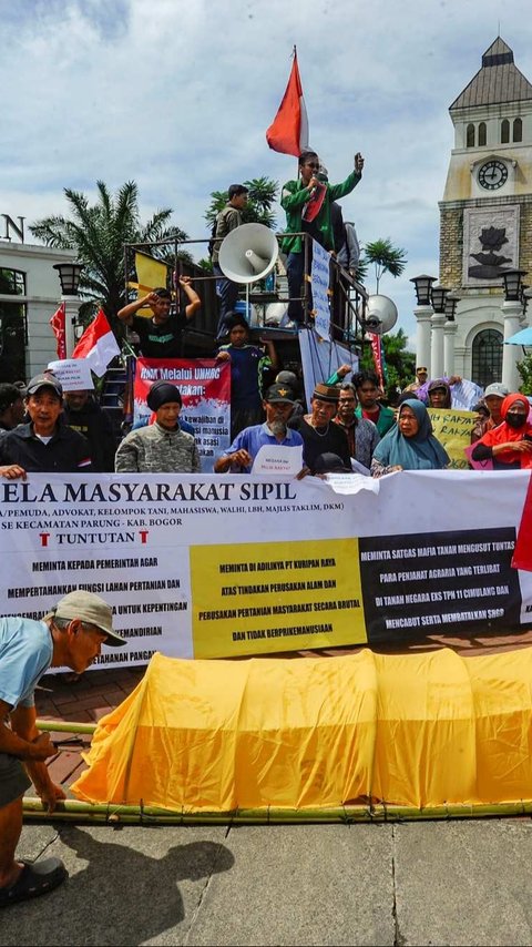 FOTO: Aksi Warga Desa Iwul Bogor Tolak Alih Fungsi Lahan Pertanian Jadi Perumahan