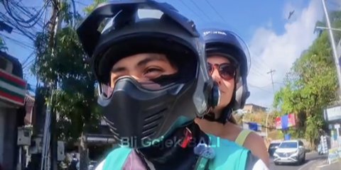 Driver Ojol di Bali ini Sukses Bikin Netizen Iri, Bonceng Bule Cantik Dipeluk Erat Banget