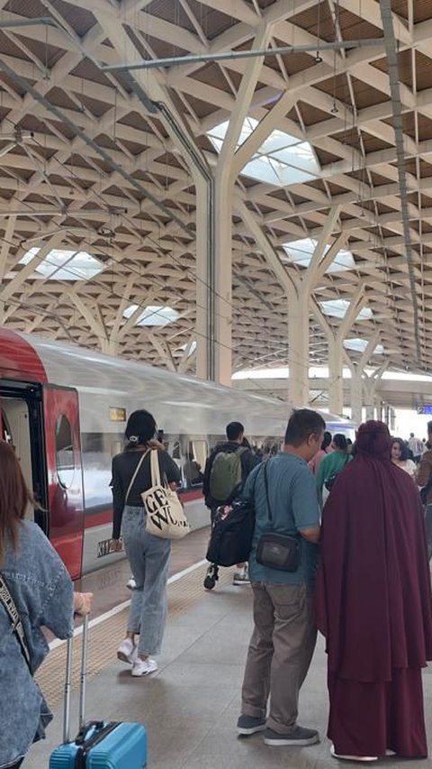 Stasiun Kereta Cepat Whoosh Karawang Layani Naik-Turun Penumpang Mulai 24 Desember 2025