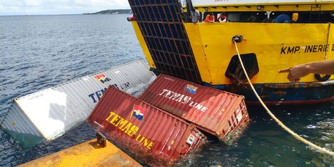 Penampakan Kapal Kargo Pengangkut Beras dan Semen Tenggelam di Teluk Kupang, Kok Bisa?