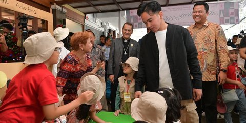 Momen Gibran Tinjau Acara Penyambutan Natal di GPIB Paulus Menteng