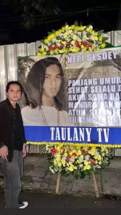 Deretan Potret Karangan Bunga Andre Taulany Untuk Teman Artis, Selalu Kocak dengan Beragam Gimmick yang Nyeleneh