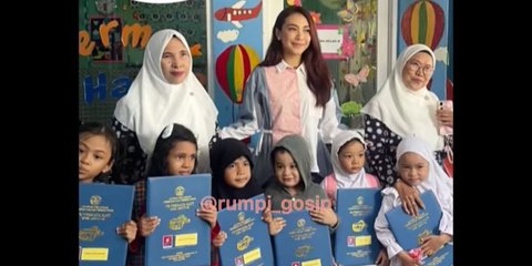 Ingat Pemain FTV Dea Lestari? Selain Jadi Artis Ternyata Juga Kepala Sekolah - Momen Sibuk Tanda Tangan Rapor Disorot