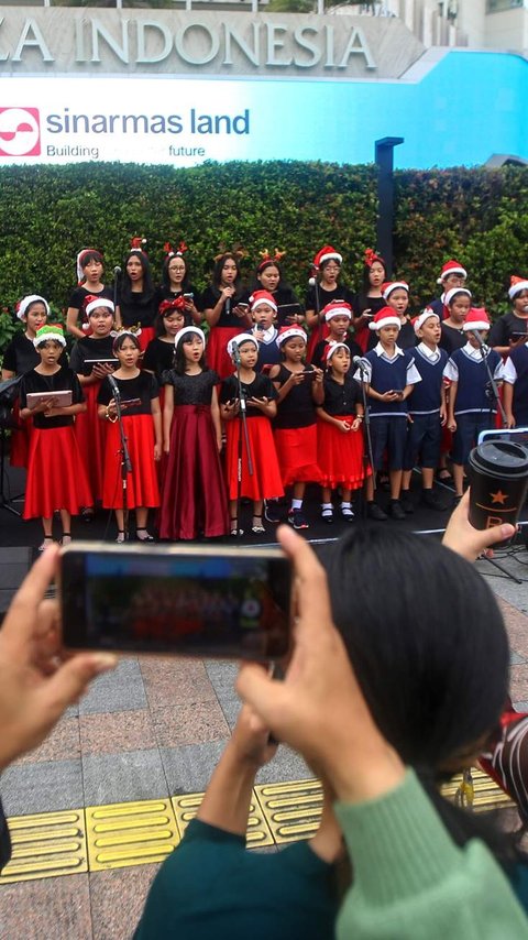 FOTO: Semarak Christmas Carol Sambut Perayaan Natal di Jakarta