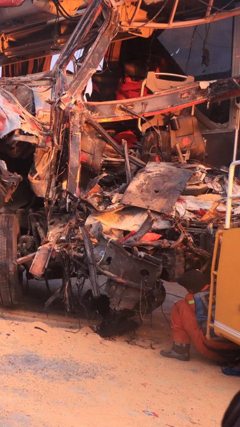 Kecelakaan di Tol Malang Tewaskan 4 Orang, Penumpang Bus Siswa SMP IT Gunung Putri Kabupaten Bogor