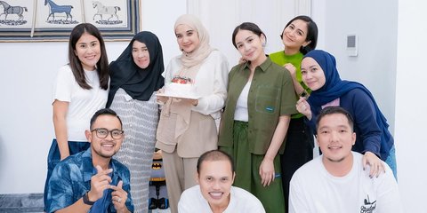 Zaskia Sungkar Kembali Dapat Kejutan Ulang Tahun dari Para Sahabat, Ada Nagita Slavina, Gilang Widya hingga Wanda Hara