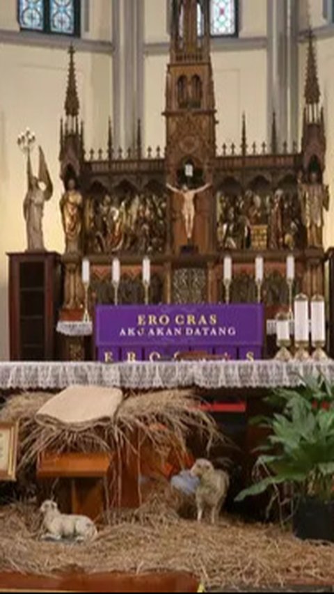 Gereja Katedral Jakarta akan mengadakan dua misa Natal hari ini, dengan kunjungan pejabat dijadwalkan pada sore hari.