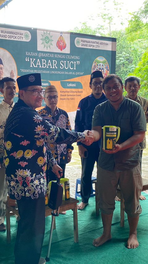 Peringati Milad ke-112, Muhammadiyah Gelar Pengajian di Kolong Jembatan Sungai Ciliwung Depok