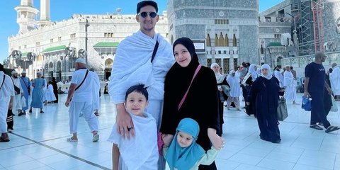 Potret Tasya Kamila Bersama Suami Boyong Dua Anaknya Jalani Ibadah Umrah, Bahagia Banget Ibadah Bersama Meski Repot