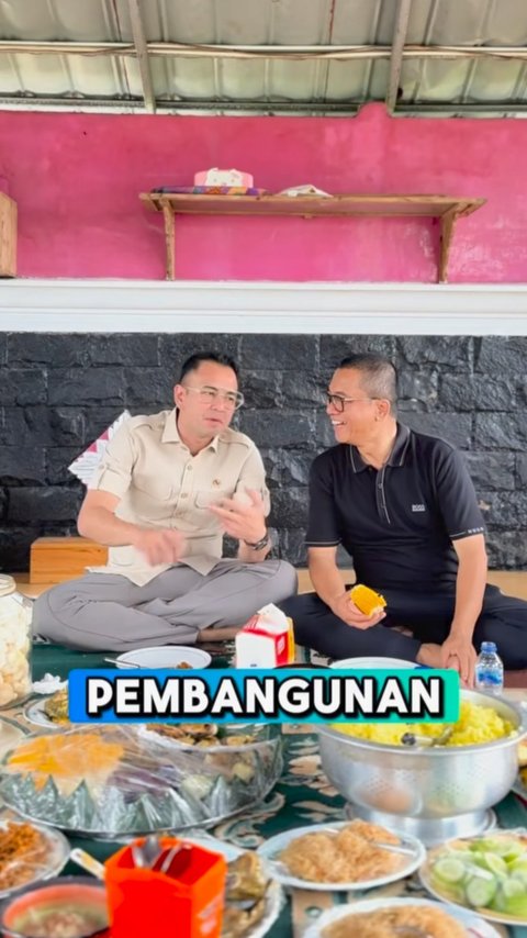 Potret Raffi Ahmad Blusukan ke Desa Bareng Menteri Kemendes, Makan Lesehan dengan Menu Sederhana - Diserbu Ibu-ibu