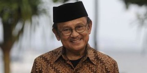 50 Kata Kata Cinta BJ Habibie yang Menyentuh Hati