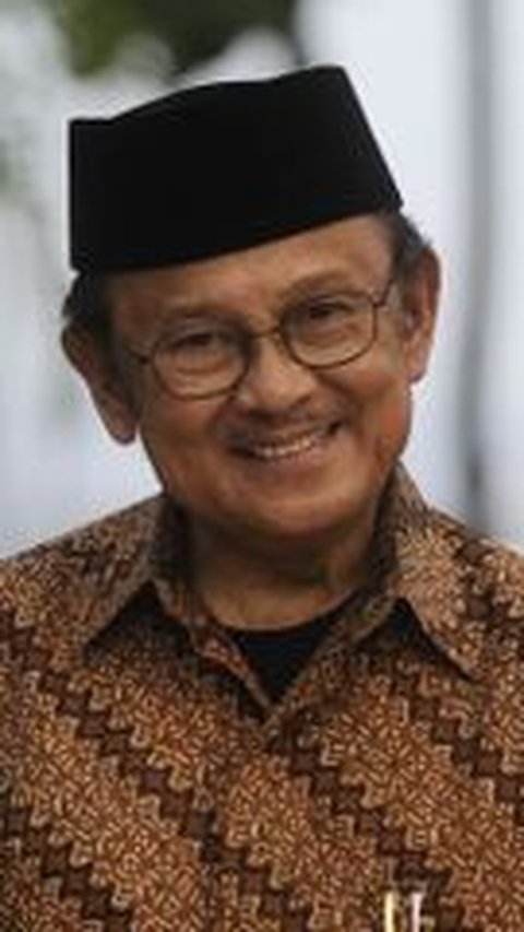 50 Kata Kata Cinta BJ Habibie yang Menyentuh Hati